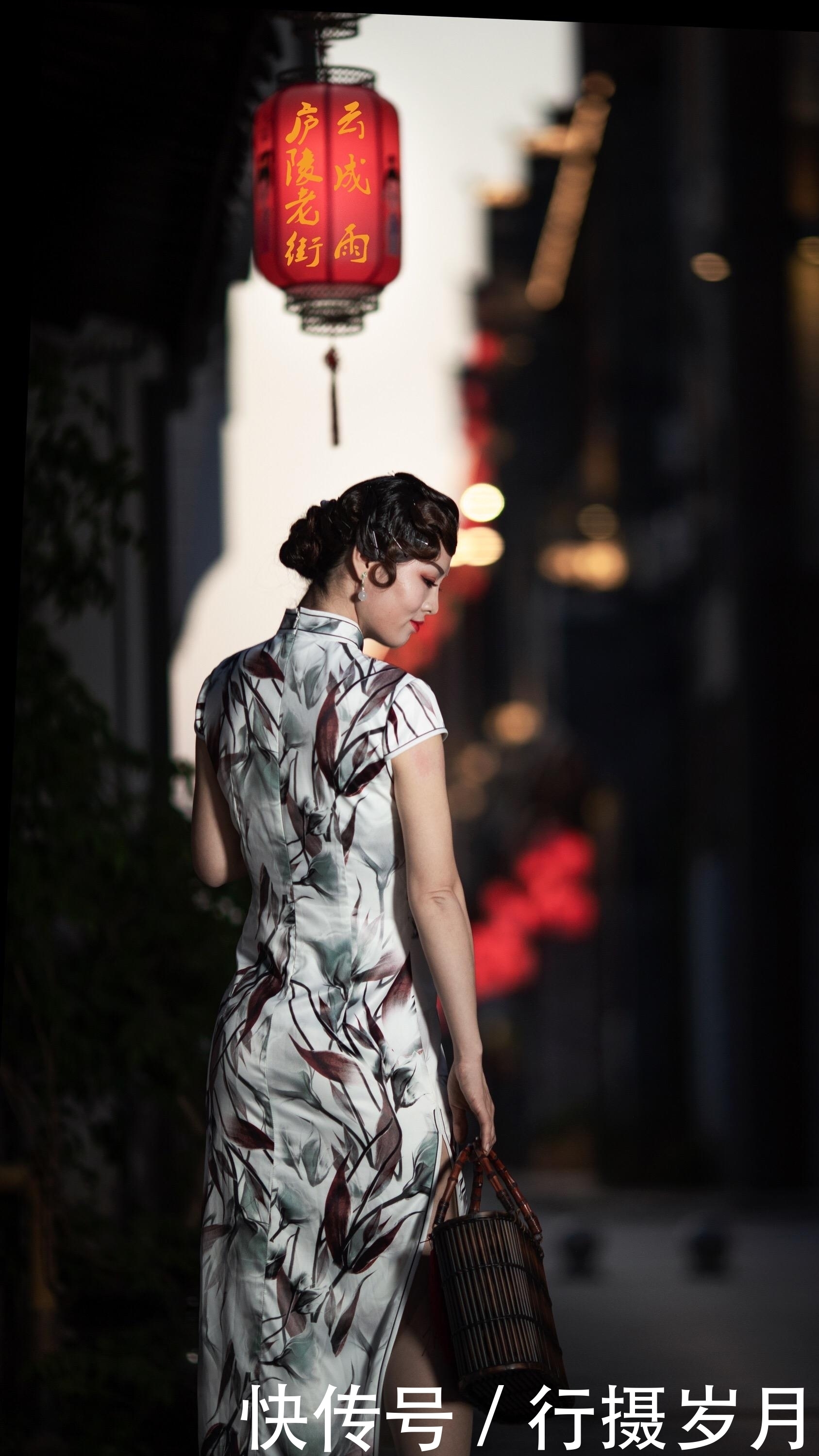 一帘幽梦,装点纱窗,放逐的是寂寞,弥漫的是忧伤