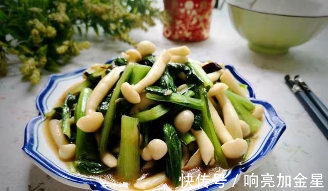孩子|这两样素菜一起炒,不放肉也很鲜,入秋后多给孩子吃,简单又营养!