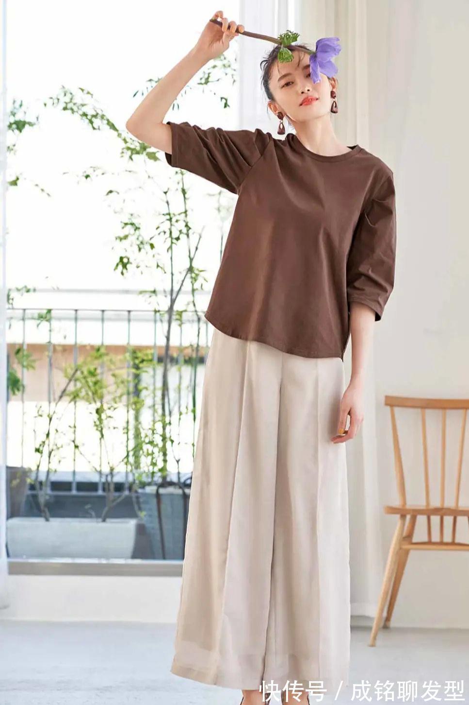 张扬|别再傻傻的穿“一身黑”了!今夏流行这几种配色,想不时尚都难