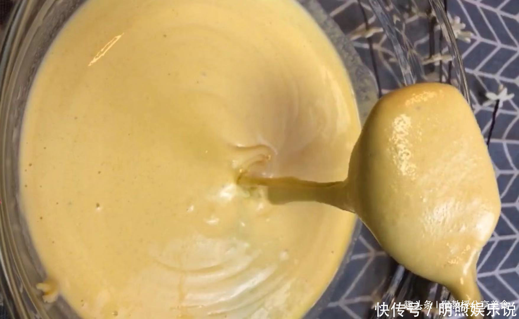 好吃|1碗小米2个鸡蛋,教你做蒸的营养早餐,健脾和胃比面包好吃还营养