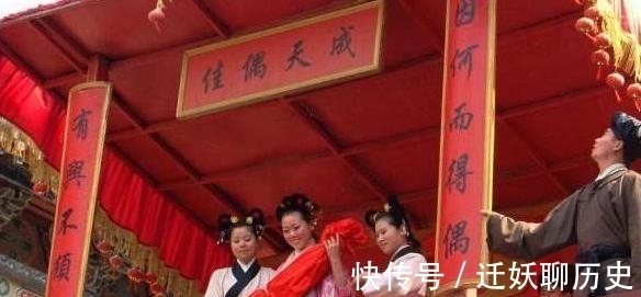 对联@才女招亲出上联：吴公子饮茶，倒口成吞，路人对出下联，让人害羞