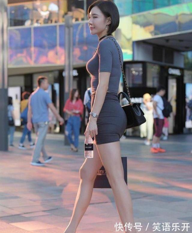 上衣 成熟优雅的大姐姐,短T搭配深蓝色紧身短裙和高跟鞋,显瘦显腿长