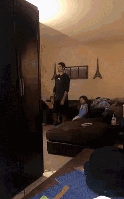 |搞笑GIF:娶了个这样的媳妇真是无语了啊,欢乐无限多呢