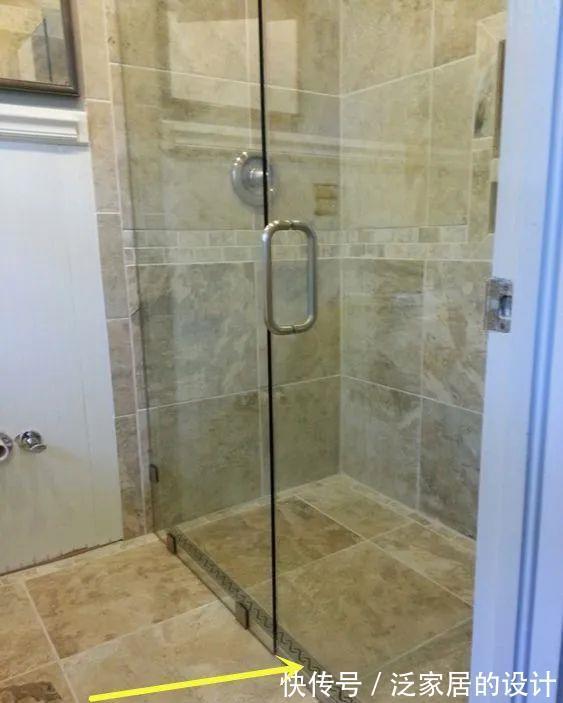 安装|很好奇:卫生间装长条地漏,为什么师傅要装在淋浴房门边?