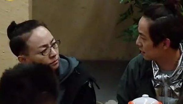 张子枫|宋丹丹问张子枫平时是怎么给父母要钱的,张子枫的做法好机智