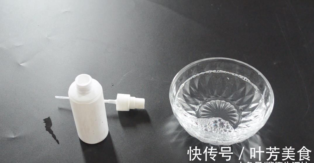 洗衣液和白醋混合在一起, 没想到作用这么大, 可惜知道的人还不多