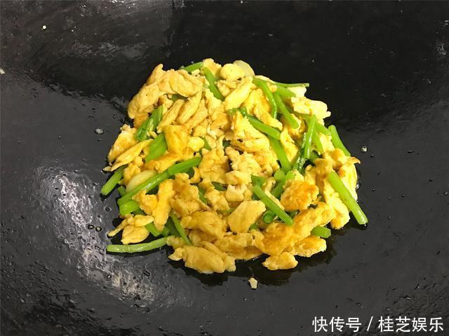 冬天要多吃此素菜，2块钱一把，简单一炒，鲜香美味，好吃又营养