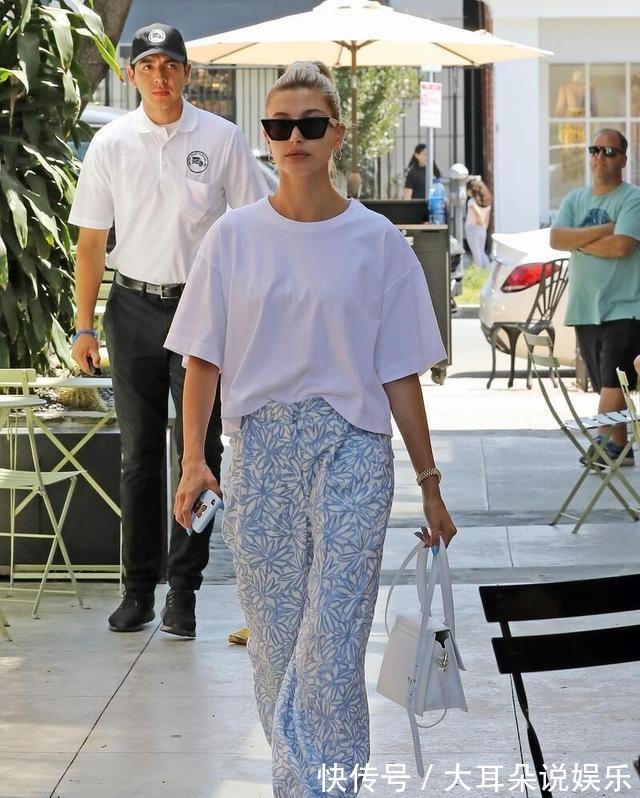 穿搭 谁说基本款穿腻了最全的宽松白T恤穿搭攻略,学会了迅速出圈!