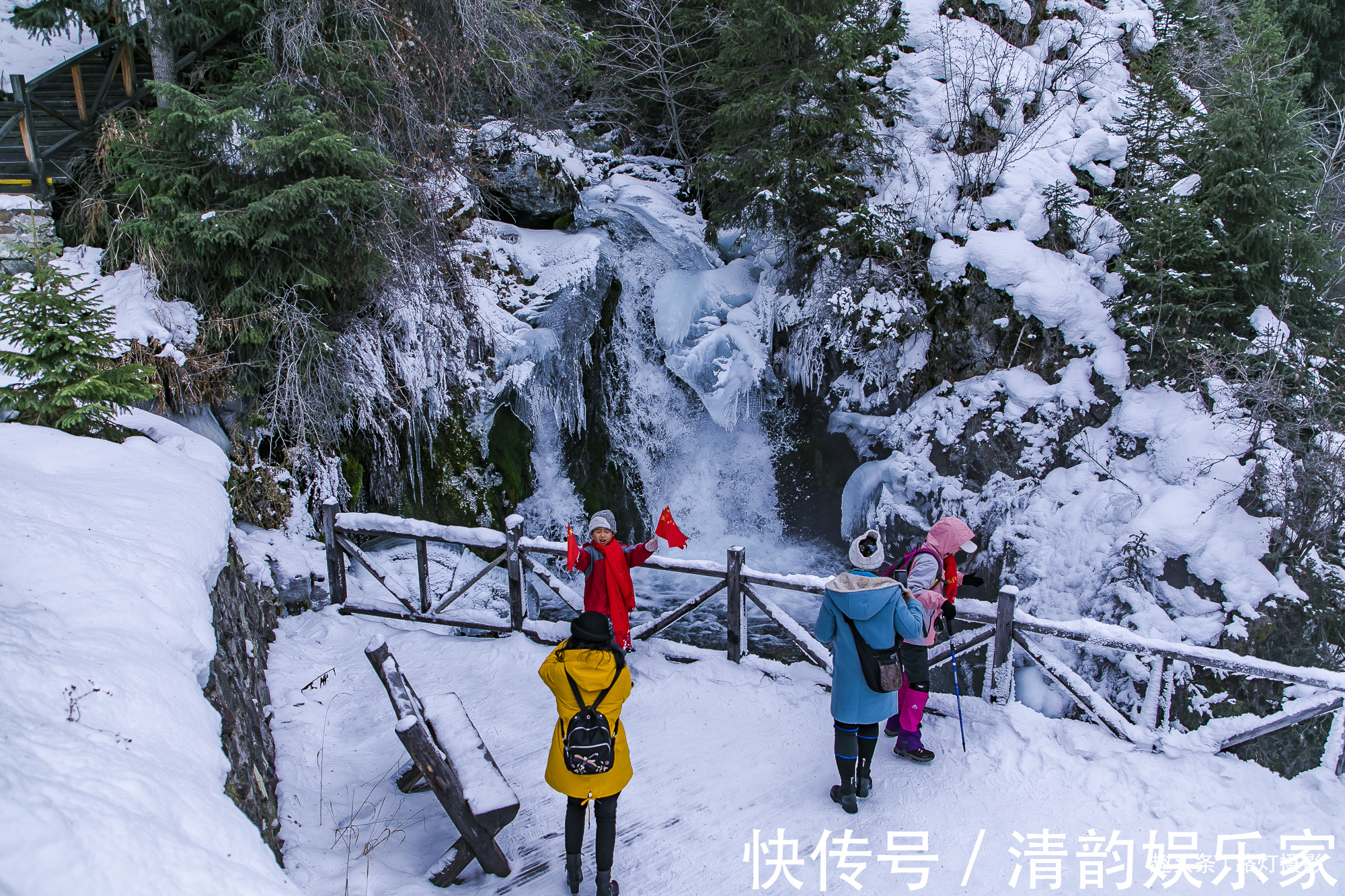 博格达峰|大美新疆！雪后初霁，天山天池壮美如画，博格达峰现罕见奇特景观