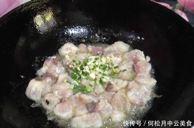 龙利鱼|用快炒的方法做鱼吃,这道“爆炒鱼丁”别有风味