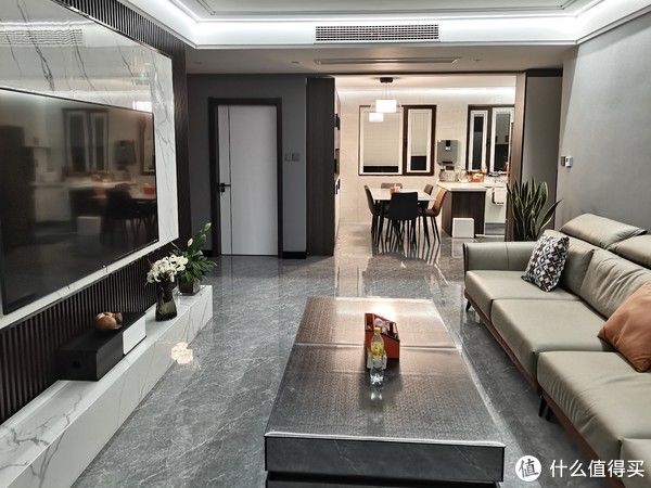 厨房|黑白风装修跳脱沉闷,活力橙色点亮空间,干净利落又高级