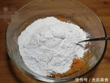 奶奶教我炸麻团,不加一滴水,只需这样做,个个香甜又软糯