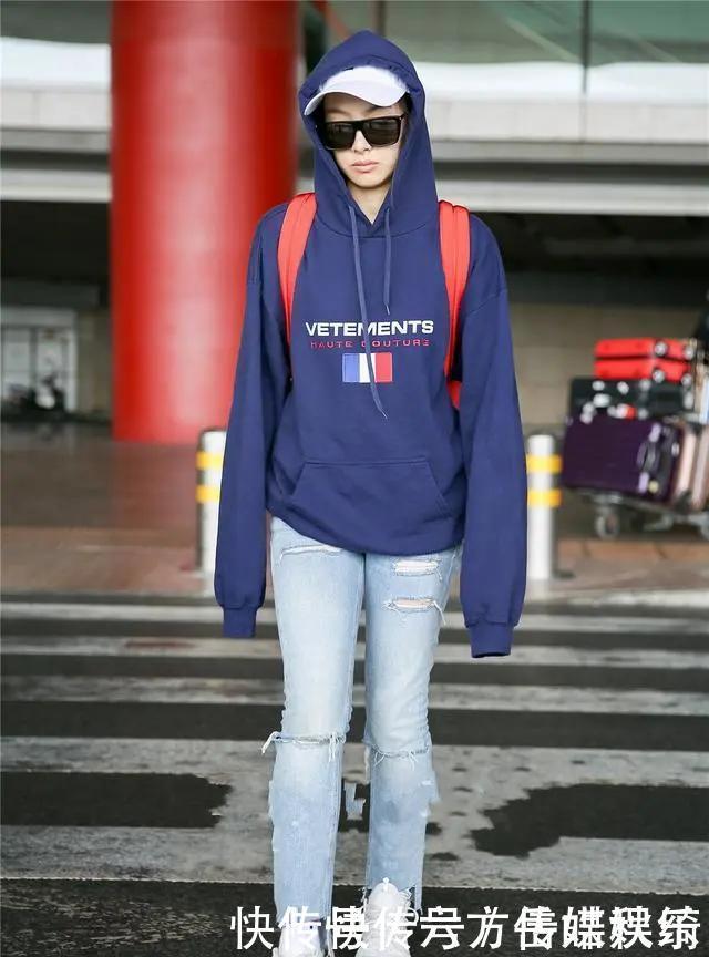 “卫衣+阔腿裤”过时了卫衣配这些“裤子”才好看，时髦又显高
