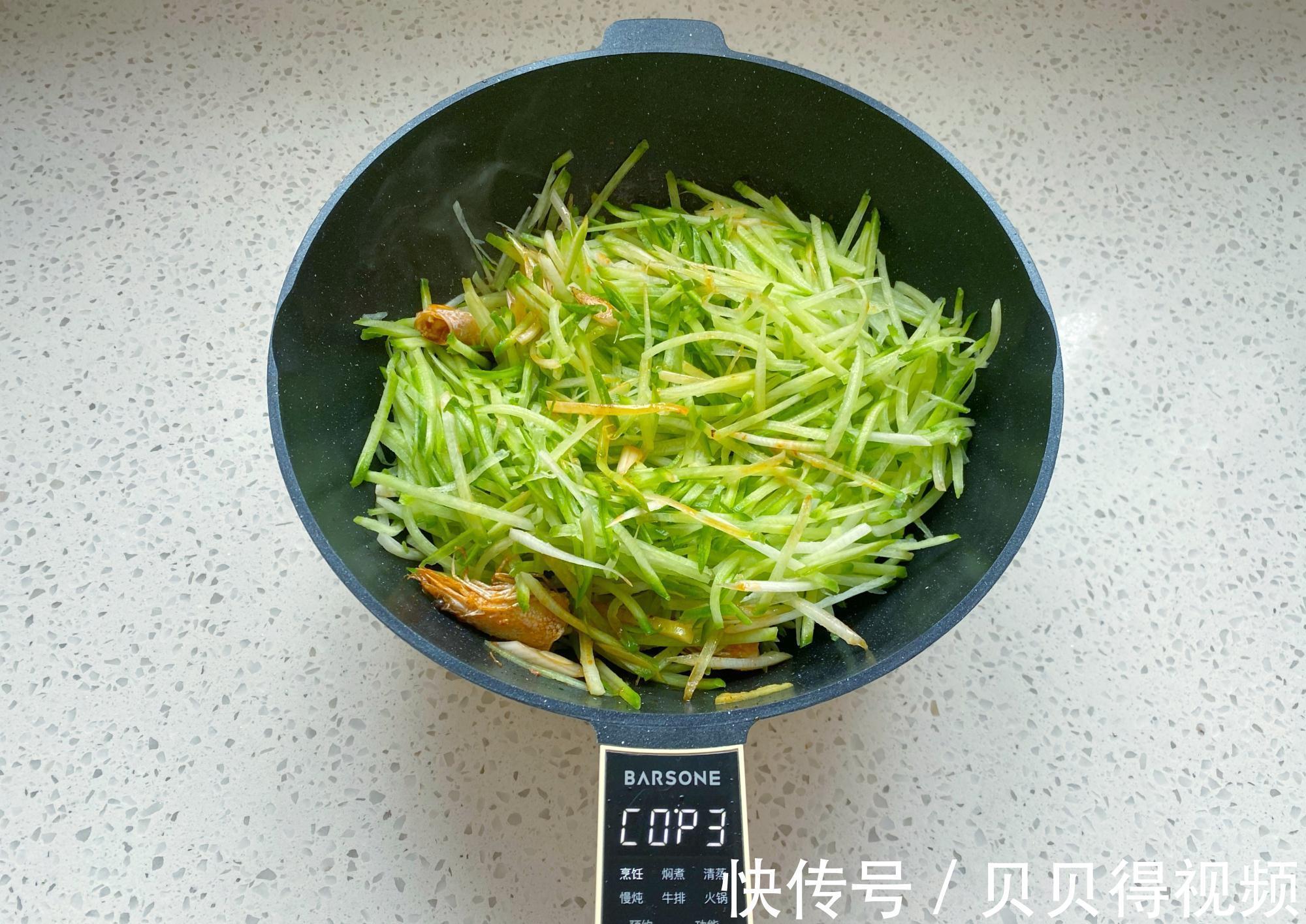 萝卜丝虾汤这样煮,味道鲜美又好喝,拌米饭汤汁都不剩