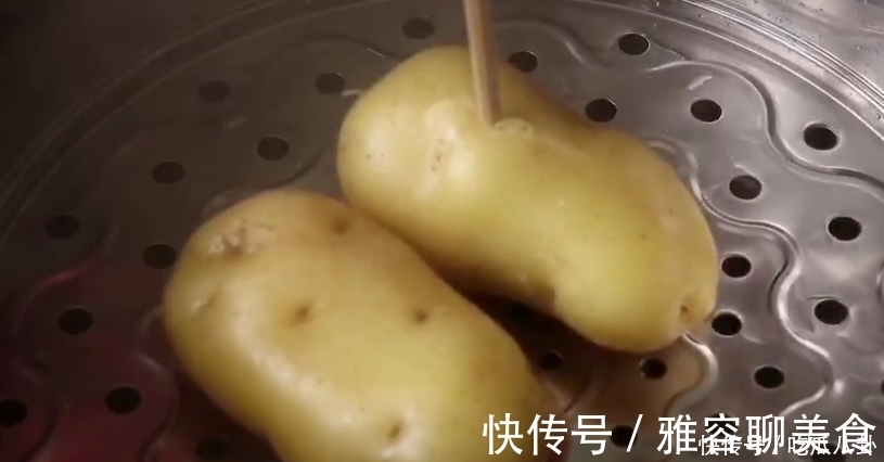 蛋饼|土豆这个吃法，上锅蒸一蒸，蒸出肉的味道，一点都不腻，特别香