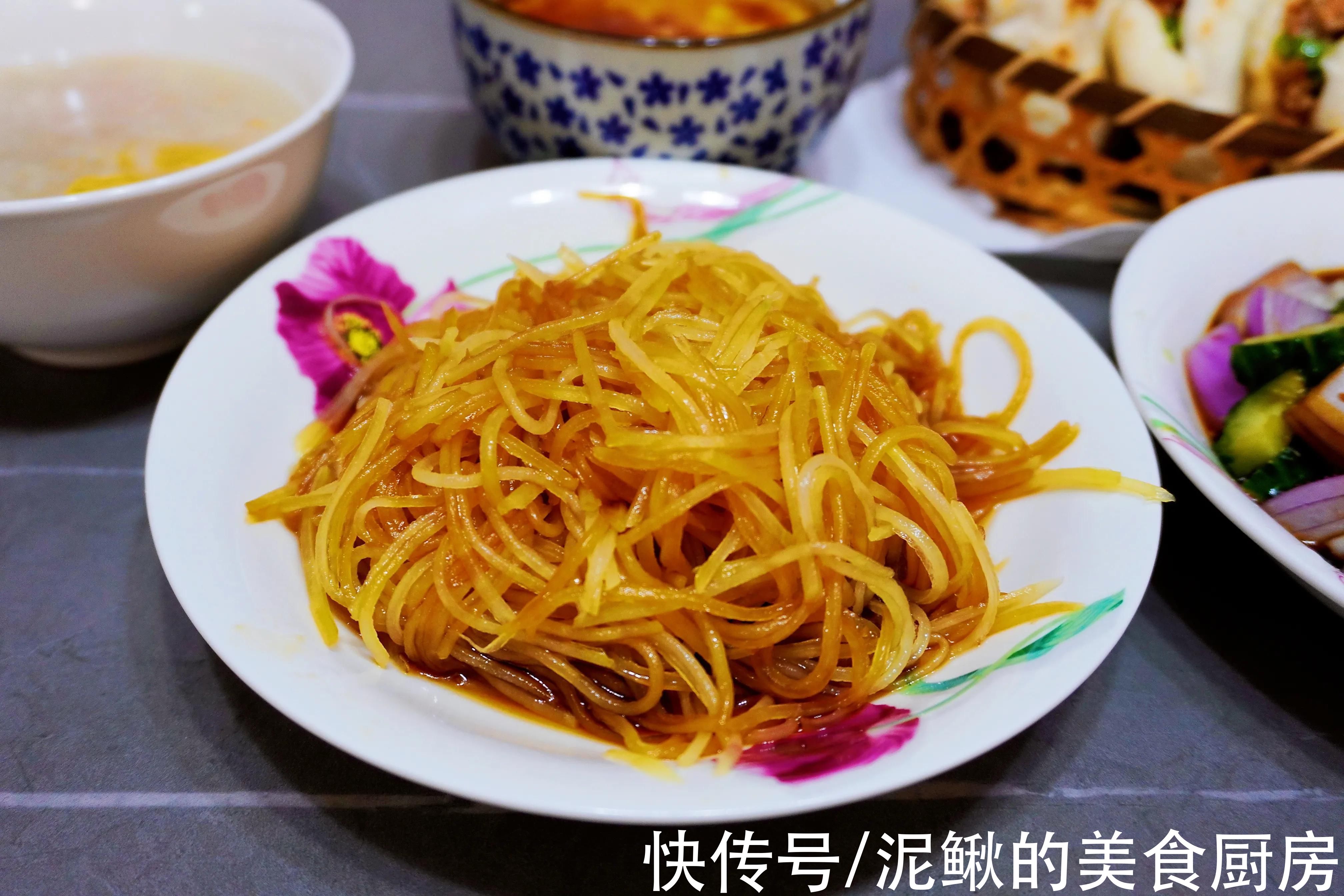 晒晒我家的冬天早餐,营养均衡,热热乎乎一大桌,大人孩子吃得香