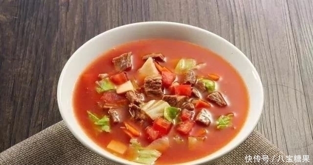 素包子|100岁夫妻的长寿秘诀坚持“5餐1蛋4动”,最爱喝一种“长寿汤”