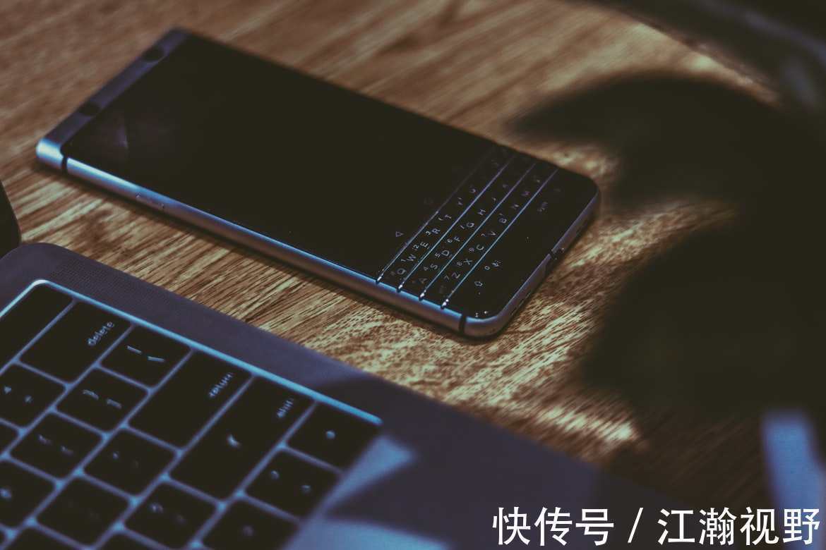 触屏|BlackBerry OS停止运行？一代神机到底输给了谁？