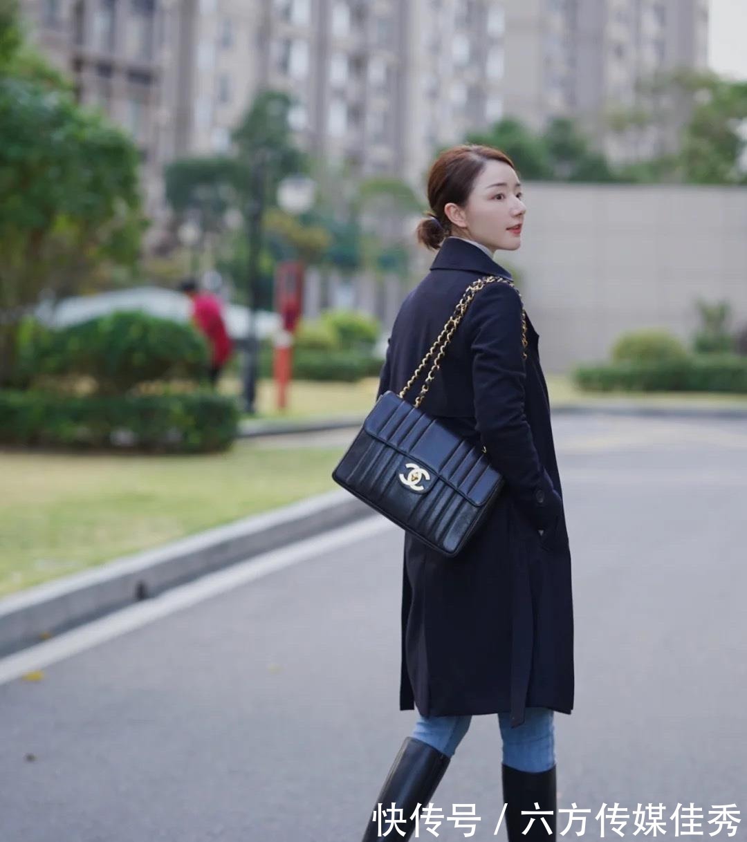 姑娘|“时髦精”必备的中筒靴,为什么被你穿出水鞋感,或许是搭配问题