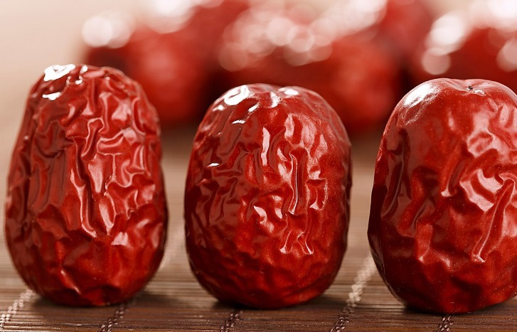 红枣性温味甘|红枣和它泡一泡,早起空腹一杯,体内湿毒扫光光,调养子宫抗衰老