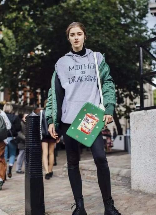 靴子别买太多，有这3双就够了，搭棉袄大衣都好看，显高时髦