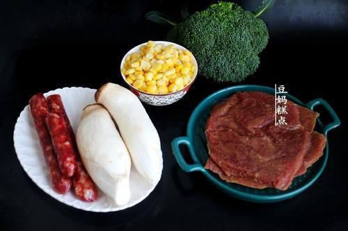 懒得做饭，就这样焖一锅好了，有菜有饭适合全家老小