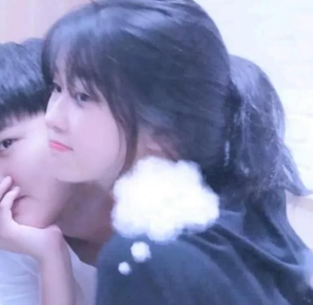 00后|“00后”常对嘴唇做这3行动,早晚会逆风翻盘,男神都争着追