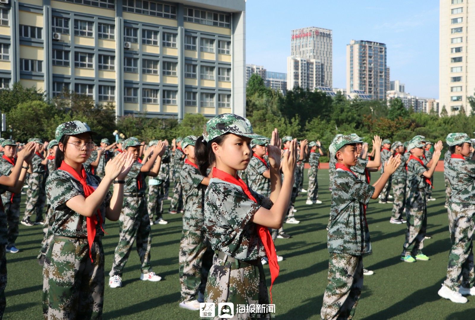 日照港中学|超飒！比心！日照港中学军训跳健身操