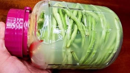 豆角|入秋后,碰到这菜别手软,买上20斤腌起来,随吃随取,健脾又开胃