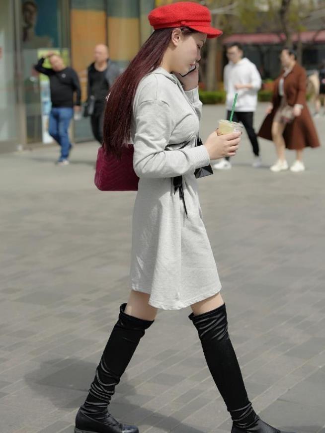 雪纺衫|艳若桃李的小姐姐, 一件碎花雪纺衫配牛仔裤, 清纯十分迷人