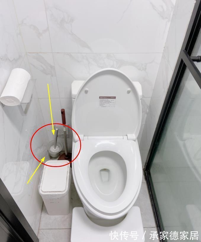 水龙头|因为“穷”,卫生间装修简简单单!添置5个小用品,高级感出来了