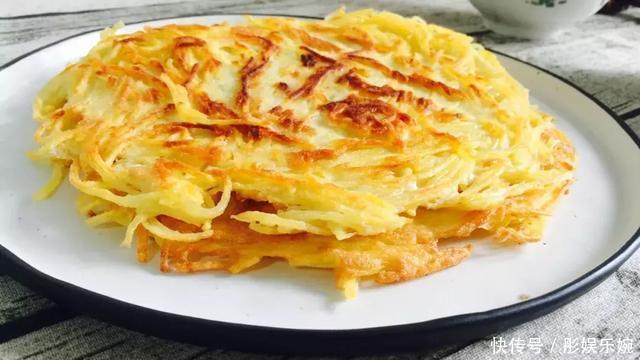教你用土豆做金黄酥脆小饼,一口一个,又香又好吃!孩子吃不腻!