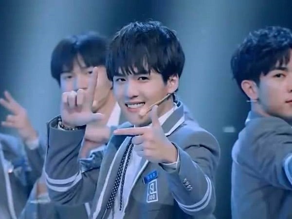 《偶练》选手参加《这就是街舞》,两人被千玺淘汰,他进入小猪队