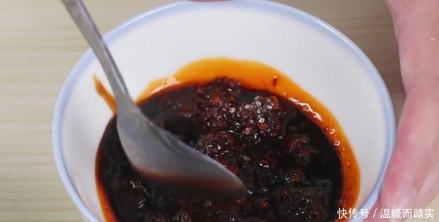 我家五花肉从不红烧,淋2个鸡蛋,不炒也不炖,一顿3斤都不够吃