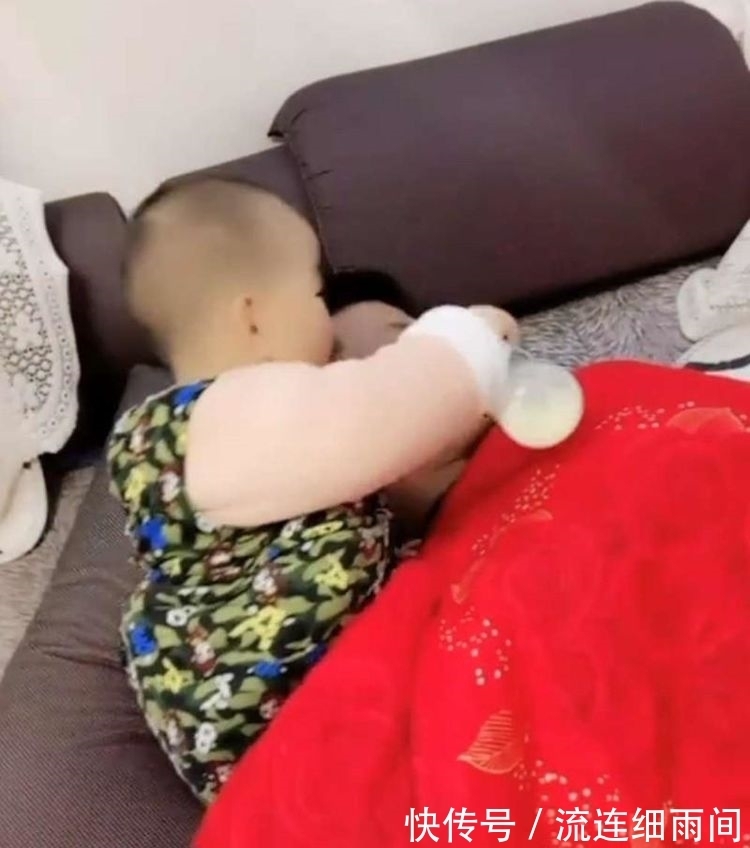 宝爸|宝宝见爸爸张着嘴睡觉,下一秒的行动让宝妈笑喷了,网友:尝一口吧