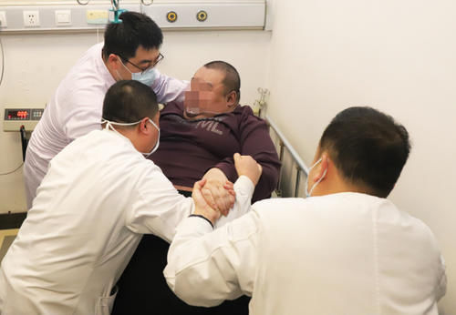 这位“特殊”的患者为何会引起医院高度重视？原因……