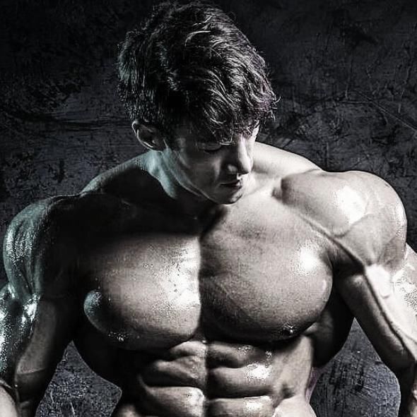 场面|当黄哲勋遇上E杯小姐姐,胸肌完全不输,场面一度十分尴尬