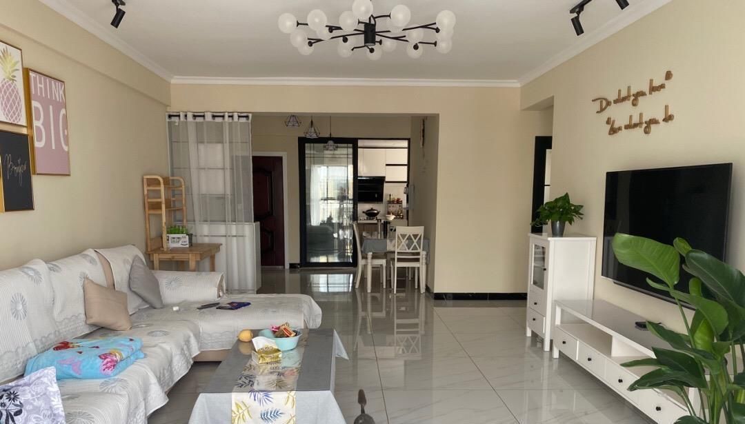 人家里|越來越多人不做吊頂,不做電視墻,看看她家裝修,簡約又漂亮