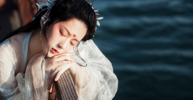 父王|故事：你一个前朝降臣，跟本公主摆什么臭架子