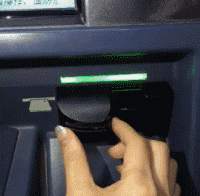 |搞笑GIF趣图姑娘,你这样会挨揍的!