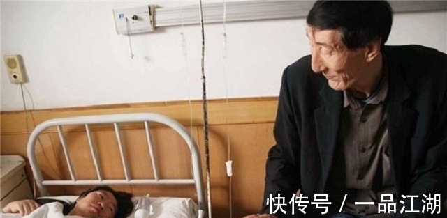 巨人症|世界第一高鲍喜顺,不听医生劝阻生孩子,儿子10岁时身高1.6米