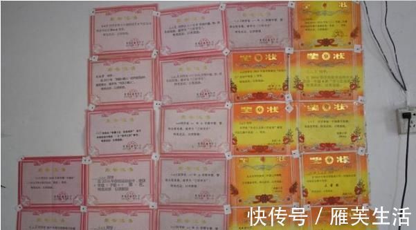 父母|孩子的奖状贴满墙,父母却“满脸忧愁”,网友:换谁也高兴不起来