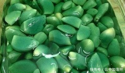 大蒜|腌腊八蒜,不要直接加醋泡!学会4点,半天变绿,酸爽香脆,简单