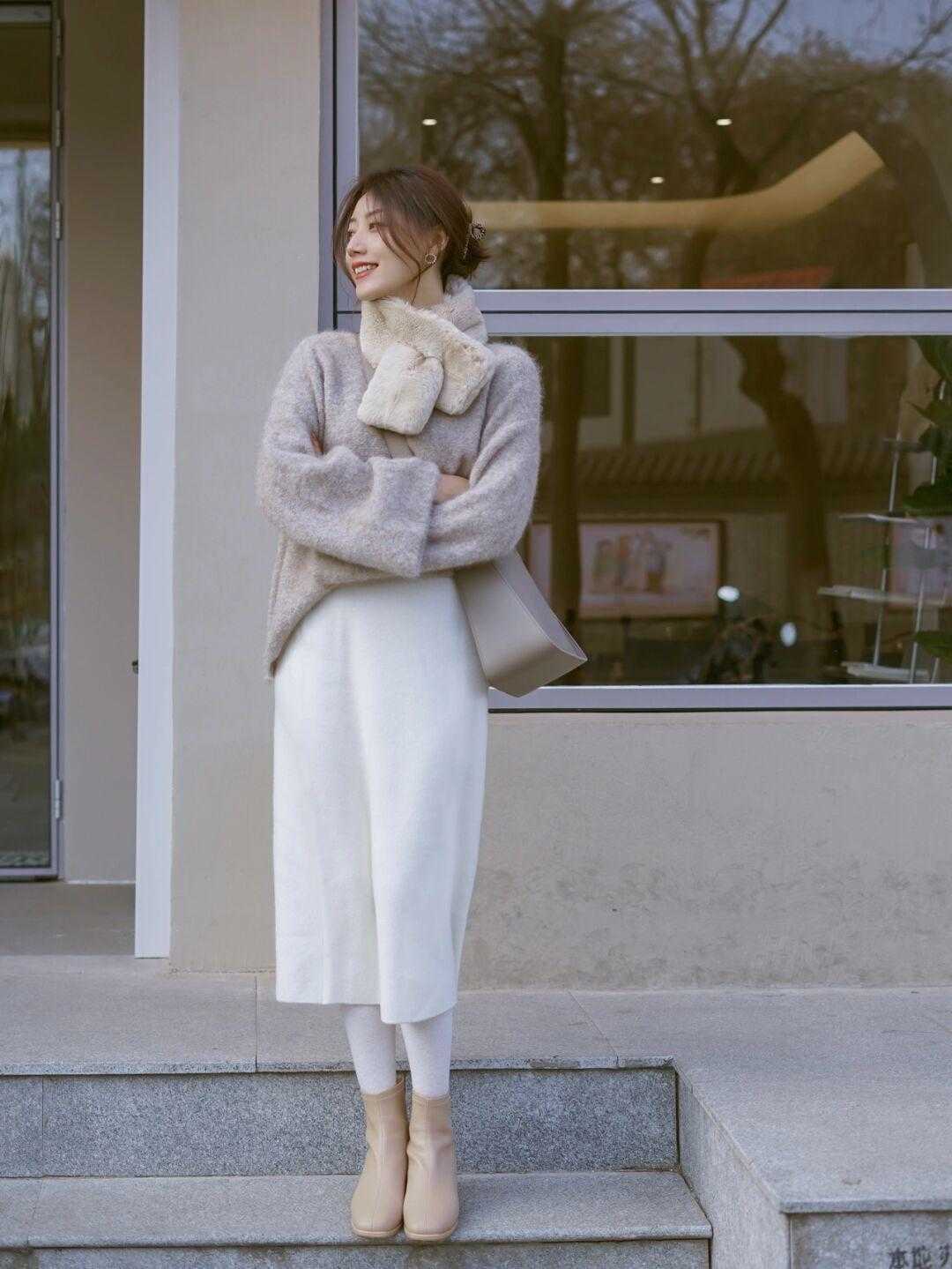 搭配|别再用九分裤搭短靴了!今年最流行的是半身裙+及踝靴,谁穿谁美