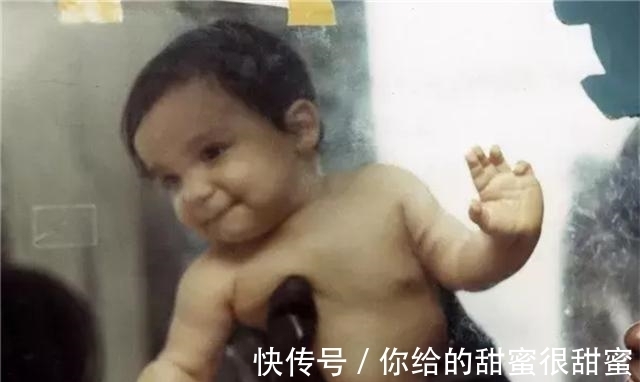 宇航服|“泡泡男孩”:12岁才走出隔离罩,在死亡前第一次触摸到了妈妈