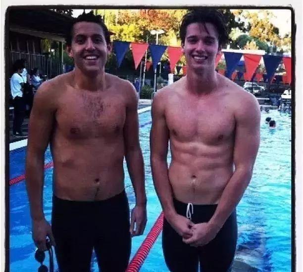 两个儿子|守灵小伙看到女尸太漂亮,一时没忍住竟欺负了她,女尸活了