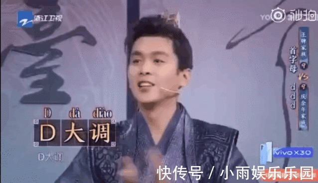 李沁挽张若昀胳膊上热搜,女演员为了避嫌也需“礼仪手”吗?