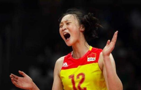 小公主|惠若琪晒一家三口合影!调侃小公主头发,新发型嘟嘴卖萌超减龄