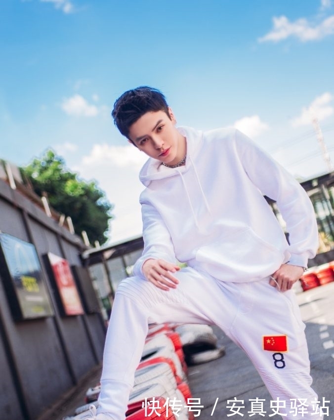 余景天被黑遭网友喊退赛?《青3》隐藏富二代,不出道可继承家业