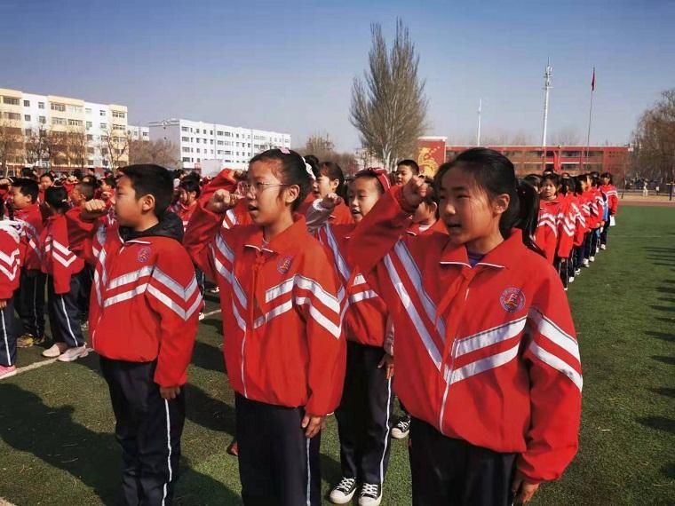 当开学典礼恰逢元宵节，这个学校这样过……